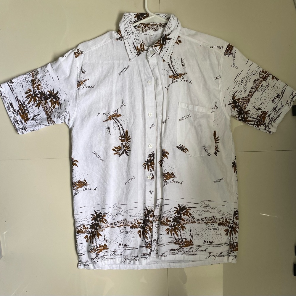 Large Button-down short sleeve shirt